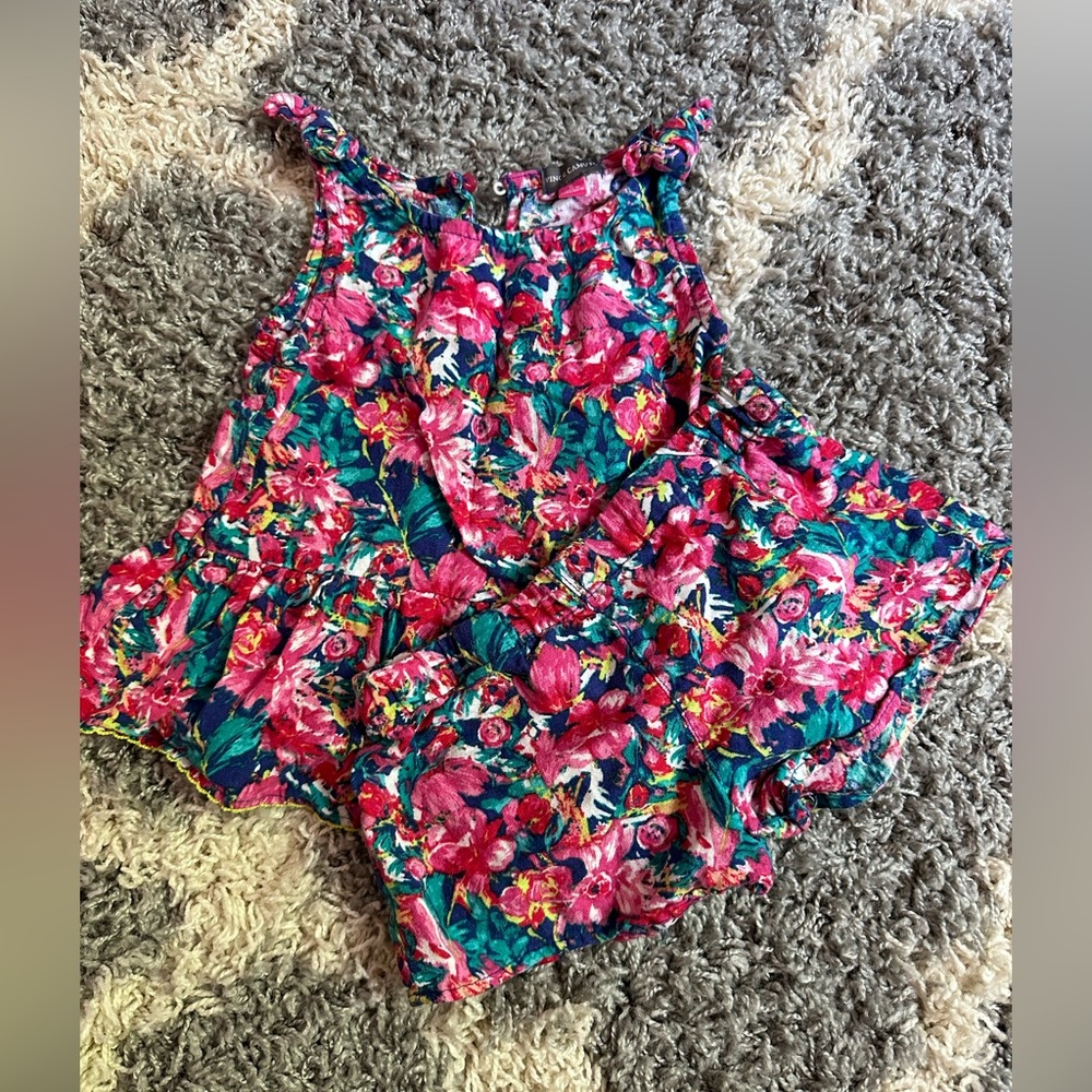 VINCE CAMUTO- matching floral set
